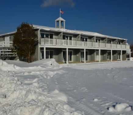 Seaside-inn-winter